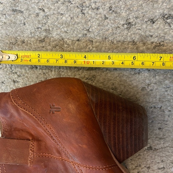 Frye 8 “Raina” in Cognac NEWER worn once— heel tag still in. Classic and quality - Picture 11 of 12